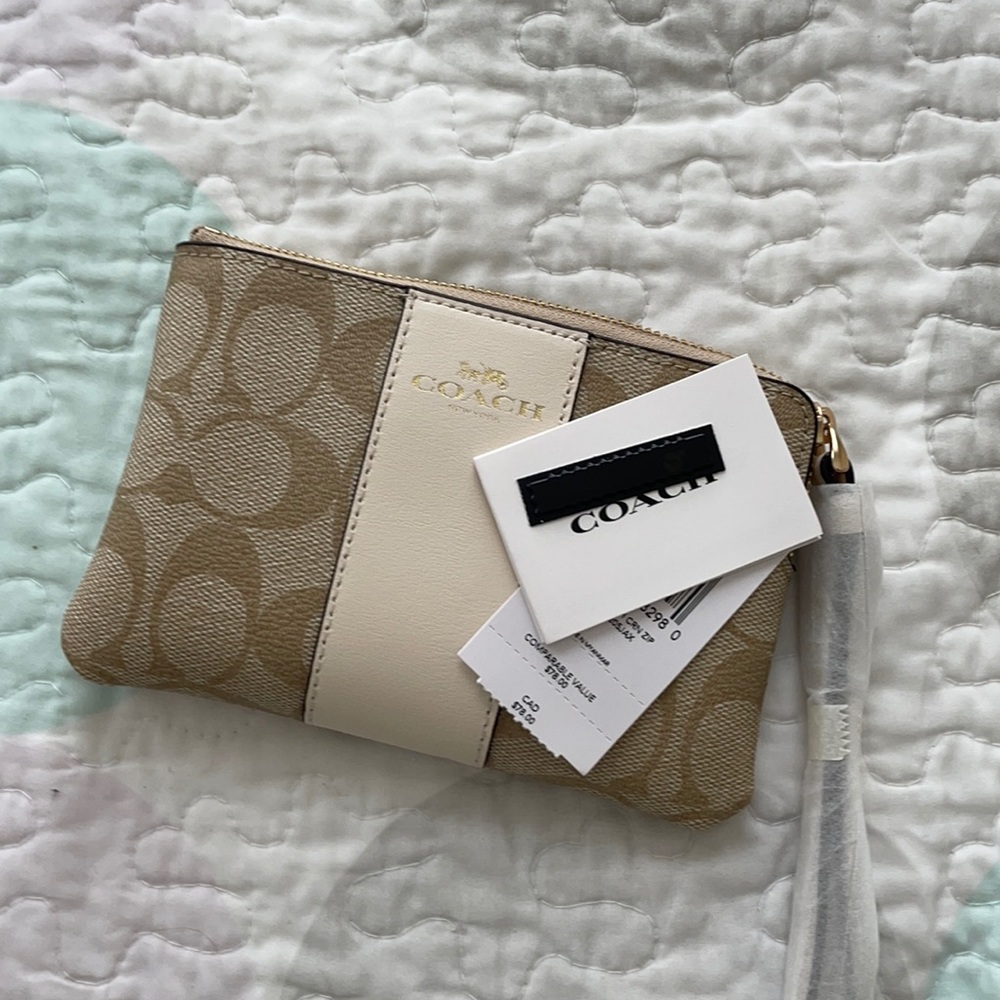 Women coach wallet